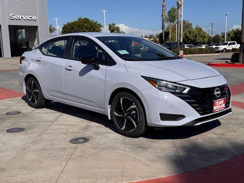 New 2025 Nissan Versa SR w/ Trunk Package image 2