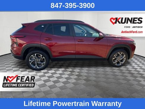 Used 2025 Chevrolet Trax LT FWD image 8