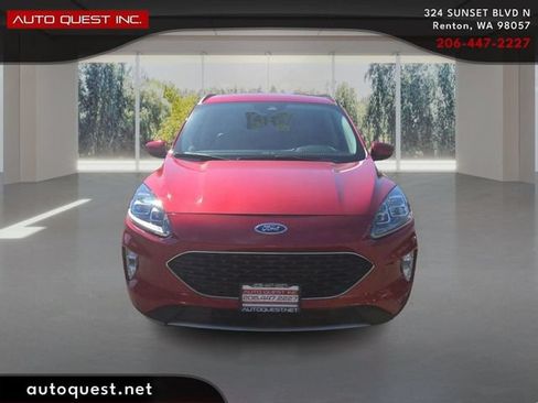 Used 2022 Ford Escape Titanium AWD/4WD image 2