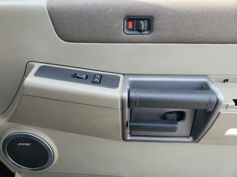 Used 2004 HUMMER H2 image 40