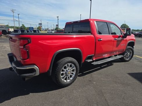 Used 2024 Chevrolet Silverado 3500 LTZ AWD/4WD image 5