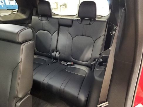 Certified 2025 Honda Pilot Black Edition image 23