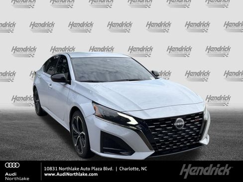 Used 2023 Nissan Altima 2.5 SR FWD image 1