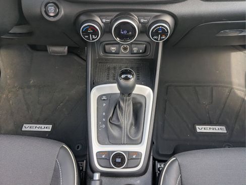 Certified 2025 Hyundai Venue Limited FWD image 21