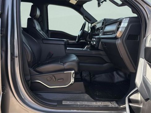 Used 2024 Ford F250 Platinum image 11