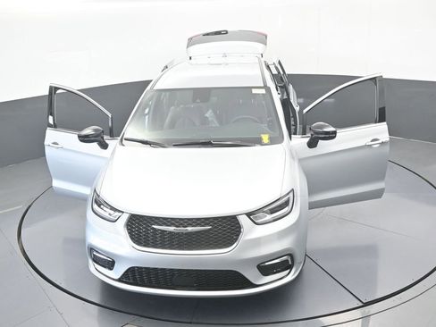 New 2026 Chrysler Pacifica Select image 69