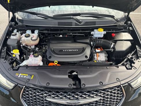 Used 2023 Chrysler Pacifica Limited w/ Uconnect Theater Family Group FWD image 22