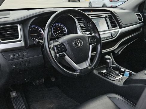 Used 2018 Toyota Highlander XLE FWD image 27