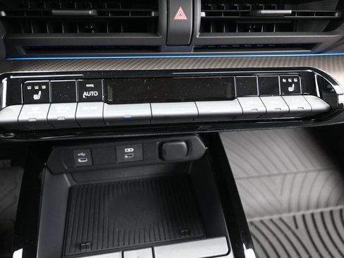 New 2026 Toyota Prius XLE image 32