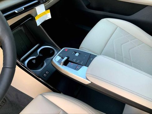 Used 2025 BMW X1 xDrive28i w/ Technology Package image 8