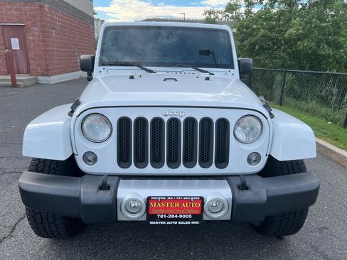 Used 2014 Jeep Wrangler Unlimited Sahara w/ Connectivity Group AWD/4WD image 2