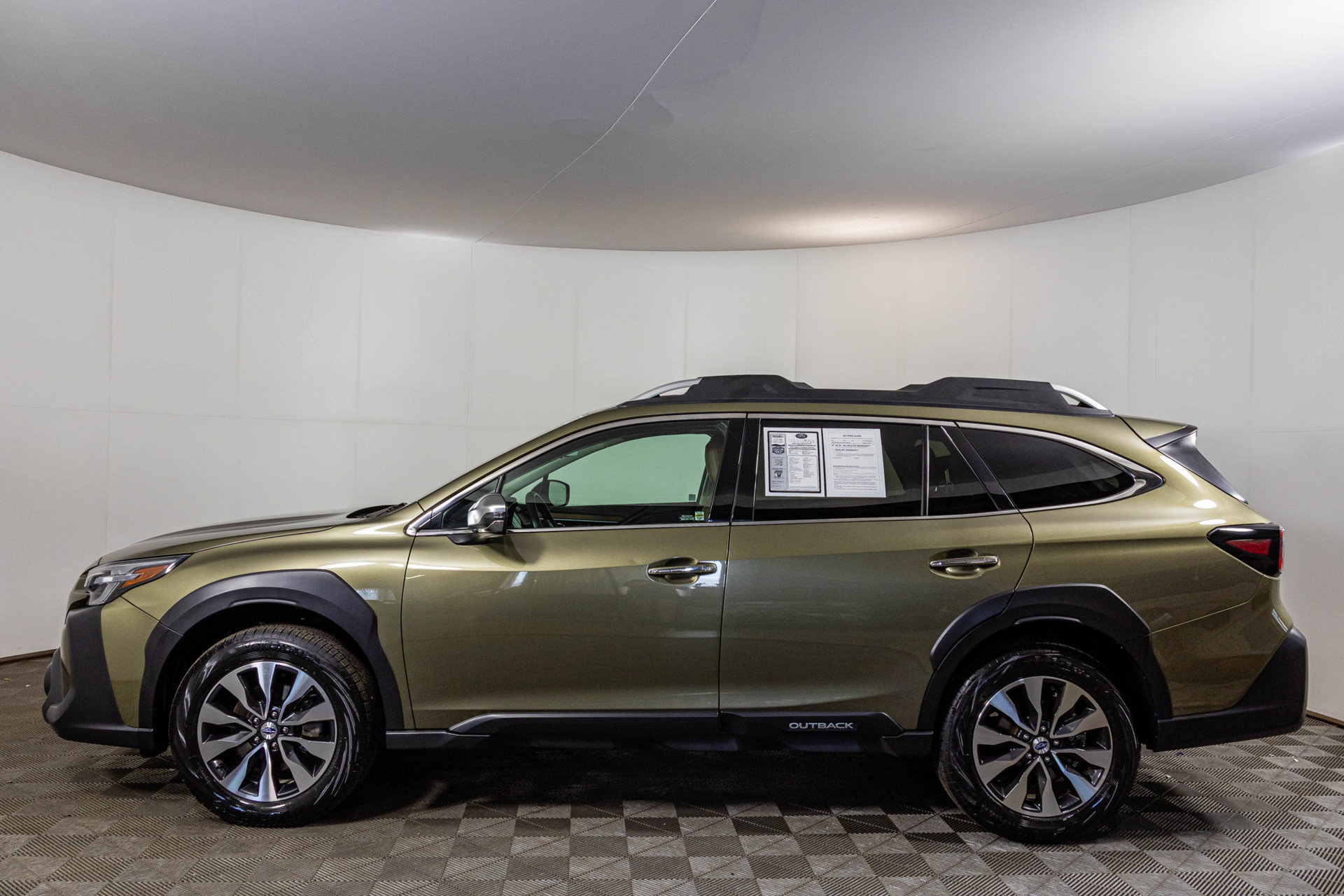 Used 2024 Subaru Outback Touring AWD/4WD image 25