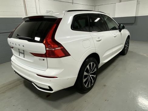 Certified 2025 Volvo XC60 B5 Plus image 3