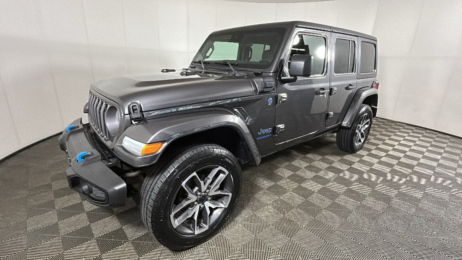 Used 2024 Jeep Wrangler Unlimited w/ Convenience Group AWD/4WD image 8