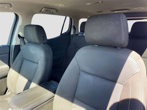 Used 2023 GMC Acadia SLE w/ Driver Convenience Package image 12