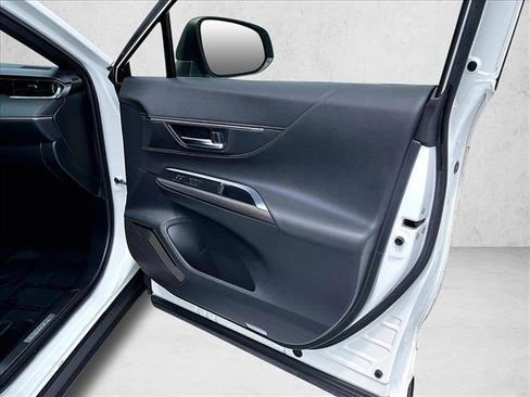 Used 2021 Toyota Venza Limited image 4