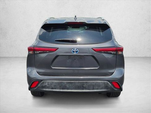 Used 2022 Toyota Highlander XLE FWD image 6