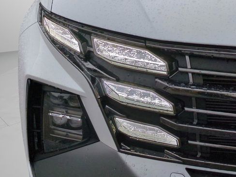 Certified 2025 Hyundai Tucson Limited image 10