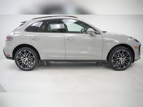 Certified 2025 Porsche Macan image 9