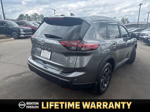 Certified 2025 Nissan Rogue SV w/ SV Premium Package image 8