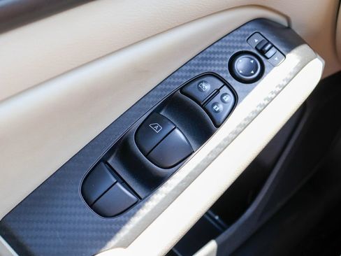 Used 2025 Nissan Altima 2.5 SV FWD image 16