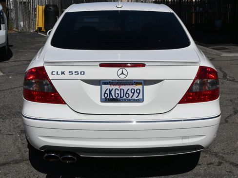 Used 2009 Mercedes-Benz CLK 550 Coupe image 5