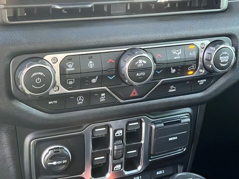 New 2025 Jeep Gladiator Willys image 23