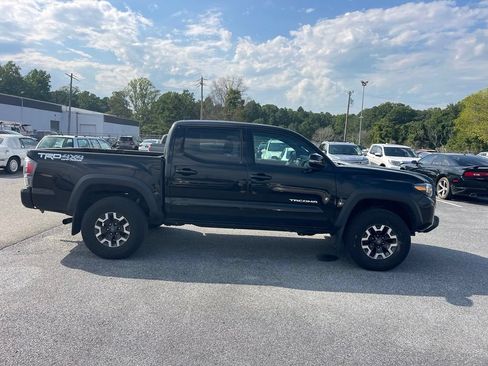 Used 2023 Toyota Tacoma TRD Off-Road w/ Technology Package AWD/4WD image 6