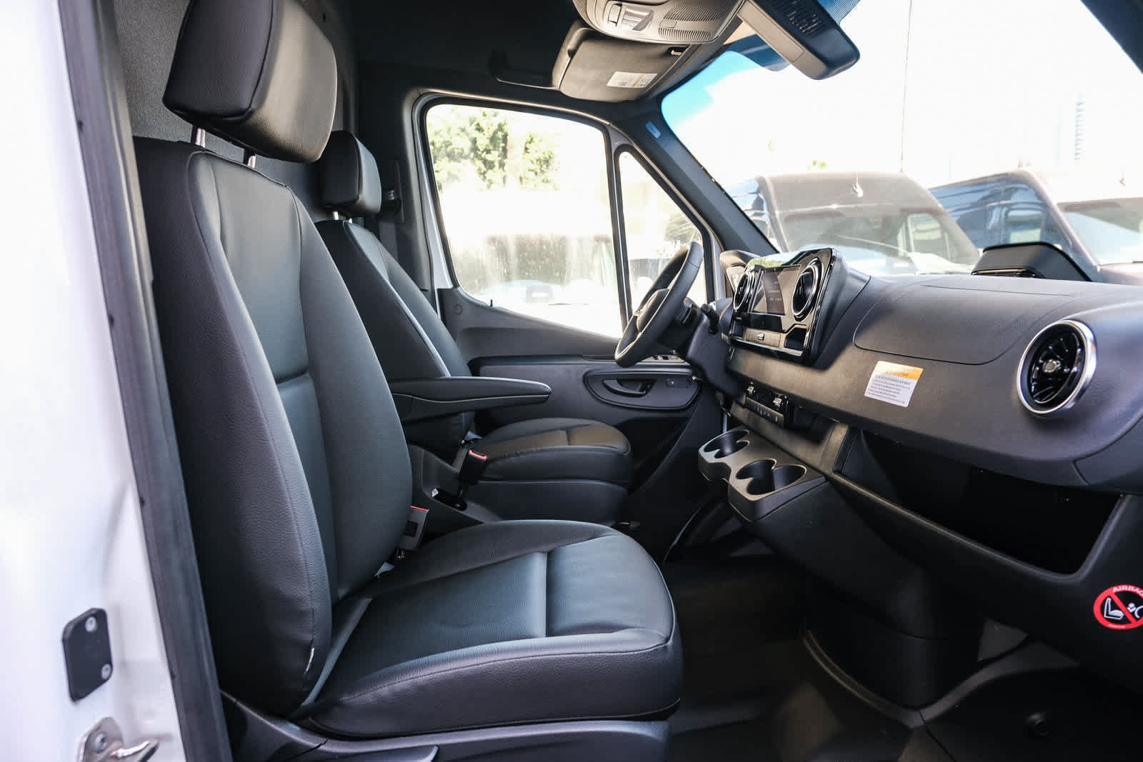 New 2025 Mercedes-Benz eSprinter 170 Cargo image 18