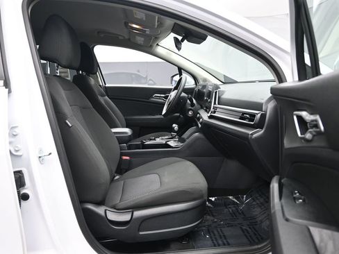 Used 2025 Kia Sportage LX AWD/4WD image 29