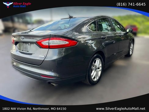 Used 2016 Ford Fusion SE w/ Equipment Group 202A FWD image 4