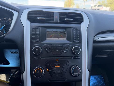 Used 2015 Ford Fusion SE image 19