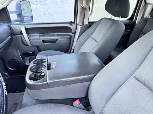 Used 2013 Chevrolet Silverado 2500 LT w/ Interior Plus Package image 11