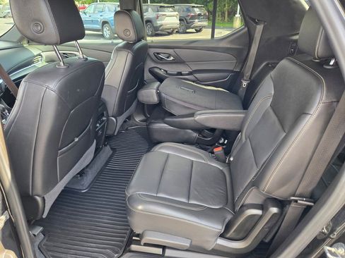 Used 2023 Chevrolet Traverse LT image 18