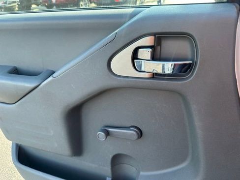 Used 2018 Nissan Frontier S image 11