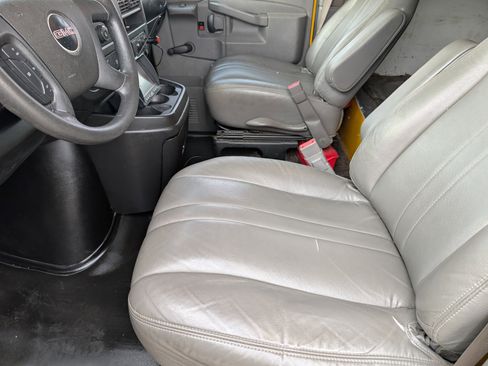 Used 2018 GMC Savana 3500 Extended w/ Driver Convenience Package image 8
