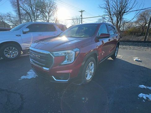 Used 2022 GMC Terrain SLE image 3