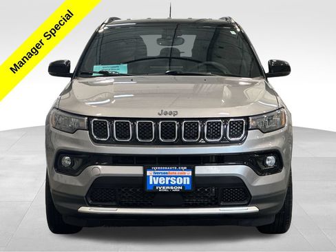Used 2023 Jeep Compass Limited AWD/4WD image 2