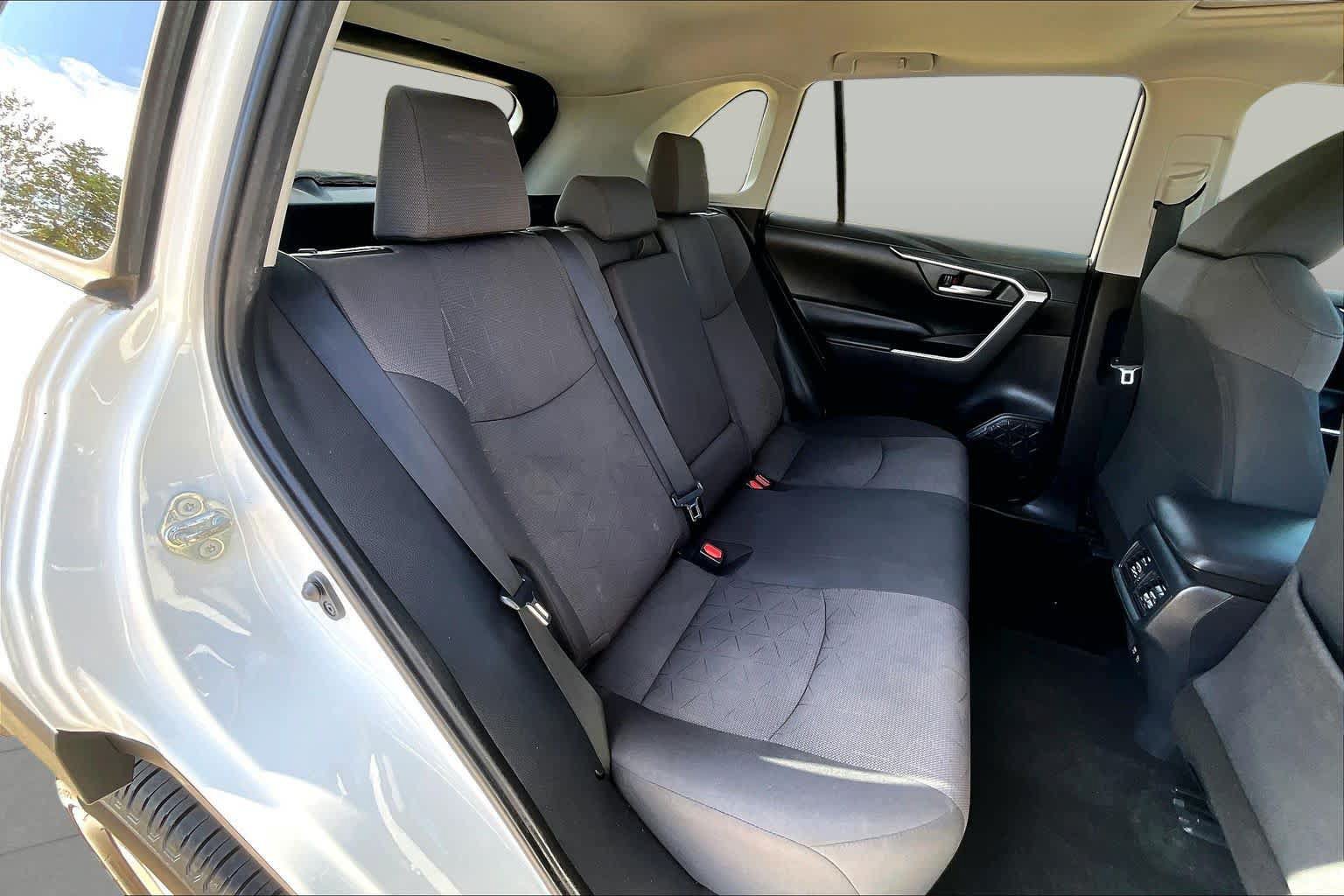 Used 2019 Toyota RAV4 XLE FWD image 20