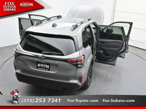 Used 2025 Subaru Forester Premium image 32