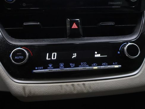 Used 2022 Toyota Corolla LE FWD image 25