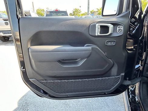 Used 2024 Jeep Wrangler Unlimited Rubicon AWD/4WD image 32