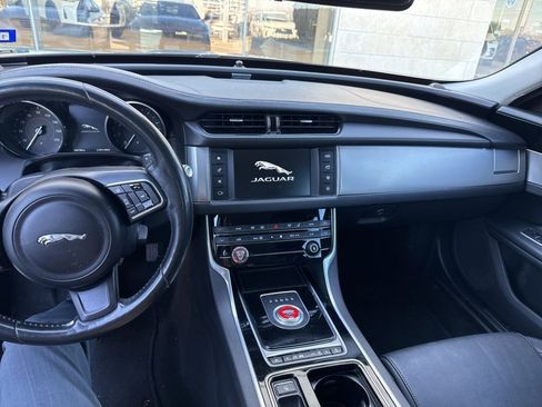 Used 2017 Jaguar XF 35t image 2