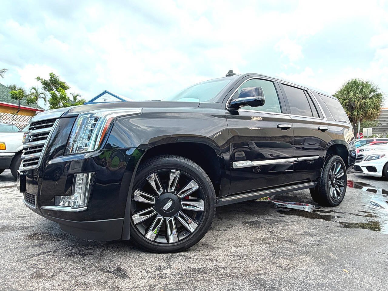 Used 2016 Cadillac Escalade Platinum AWD/4WD image 2