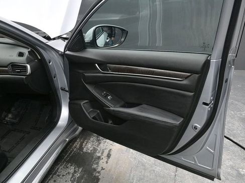 Used 2020 Honda Accord EX image 9