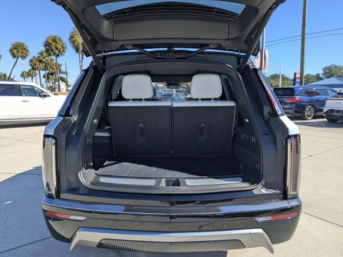 New 2026 Cadillac Vistiq Sport image 11