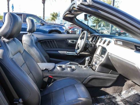 Used 2017 Ford Mustang Premium image 21