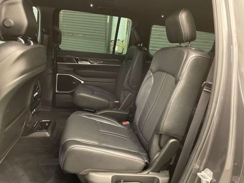 Certified 2022 Jeep Wagoneer Series III w/ Premium Group I AWD/4WD image 21
