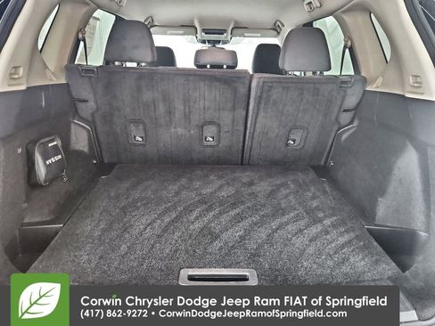 Used 2025 Nissan Rogue SV image 31