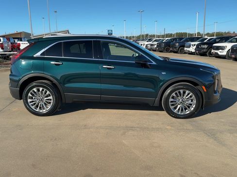 Used 2024 Cadillac XT4 Premium Luxury image 9